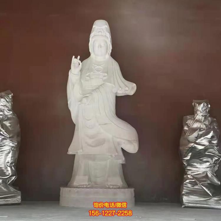 景區寺院觀音雕塑，美化環境帶來良好體驗