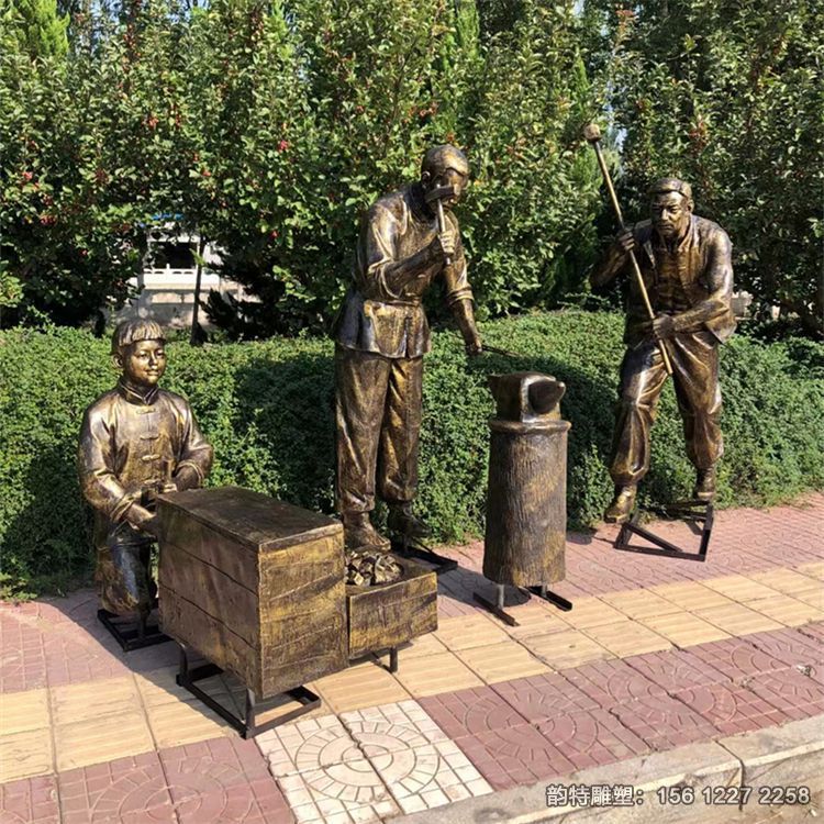 玻璃鋼打鐵匠雕塑，民俗打鐵人物雕塑制作廠(chǎng)家