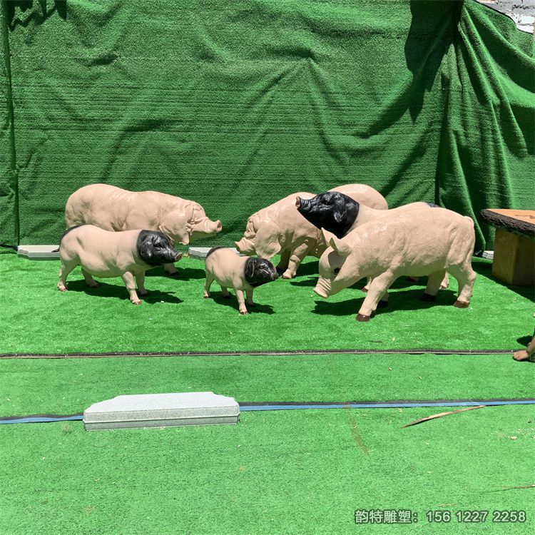 玻璃鋼豬雕塑，可愛的小豬雕塑