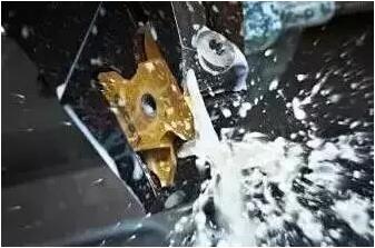 防止切削液發(fā)臭,還鋁合金壓鑄車間一個良好的環(huán)境 防止切削液發(fā)臭,還鋁合金壓鑄車間一個良好的環(huán)境